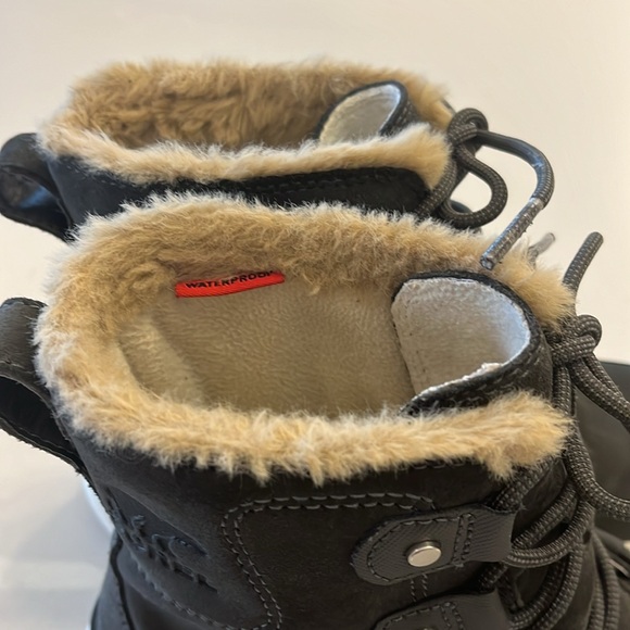 Sorel Boots - Picture 3 of 13